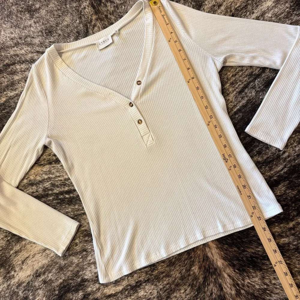 Cyrus Essentials Women’s White Long Sleeved Shirt Size Large - Picture 7 of 8